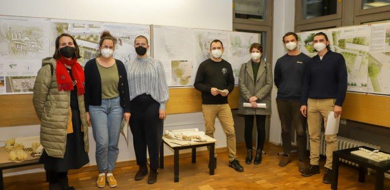 Teilnehmer*innen und Preisträger*innen am Studierendenwettbewerb zum Grünen Entrée am Forstzentrum Weihenstephan: v.l.n.r.: Eliki Diamantouli, Magdalena Pongratz, Eva Raischl, Simon Ochott, Lisa Hirschberger, Julius Vongehr, Oliver Bursi. Foto: C. Josten, ZWFH