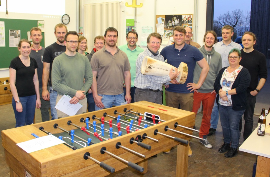 Teilnehmerinnen und Teilnehmer am Kickerturnier des Forstzentrums im Café Toni. Foto C. Josten, ZWFH.