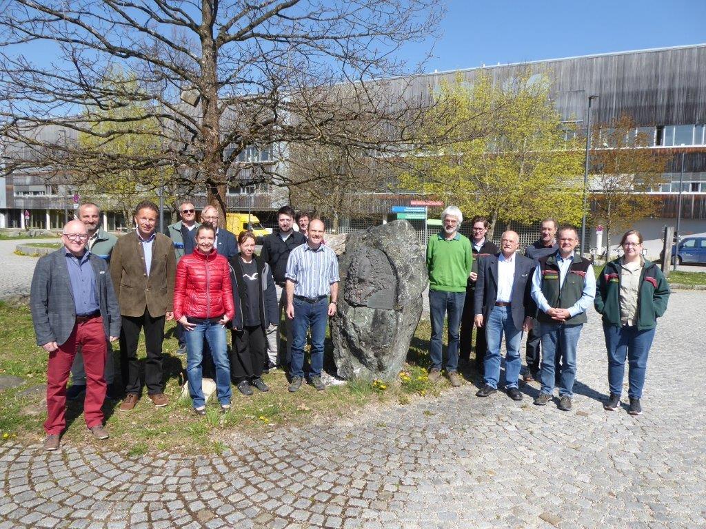 Teilnehmerinnen und Teilnehmer der Tagung AG Gastbaumarten. Foto. J. Hamberger Teilnehmerinnen und Teilnehmer der Tagung AG Gastbaumarten. Foto. J. Hamberger