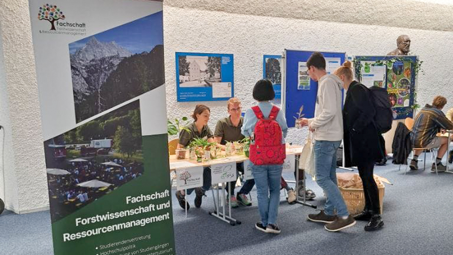 Pflanzentauschbörse am TUM Sustainability Day 2022. Foto: FS Forst, TUM Pflanzentauschbörse am TUM Sustainability Day 2022. Foto: FS Forst, TUM