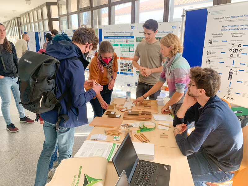 Stand der Forschungsgruppe Stoffstrommanagement der Holzforschung München, TUM. Foto O. Hijazi, TUM Stand der Forschungsgruppe Stoffstrommanagement der Holzforschung München, TUM. Foto O. Hijazi, TUM
