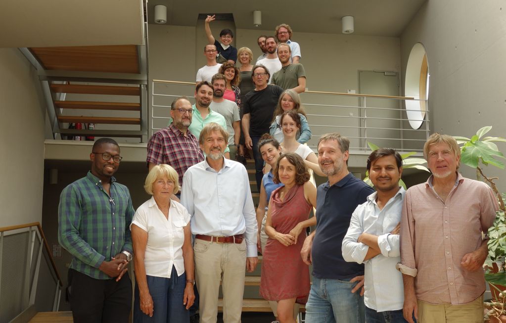 Teamfoto um Prof. Dr. Hans Pretzsch. Foto: L. Steinacker, TUM WWK Gruppenbild Pretzsch Gruppenfot Steinhardt